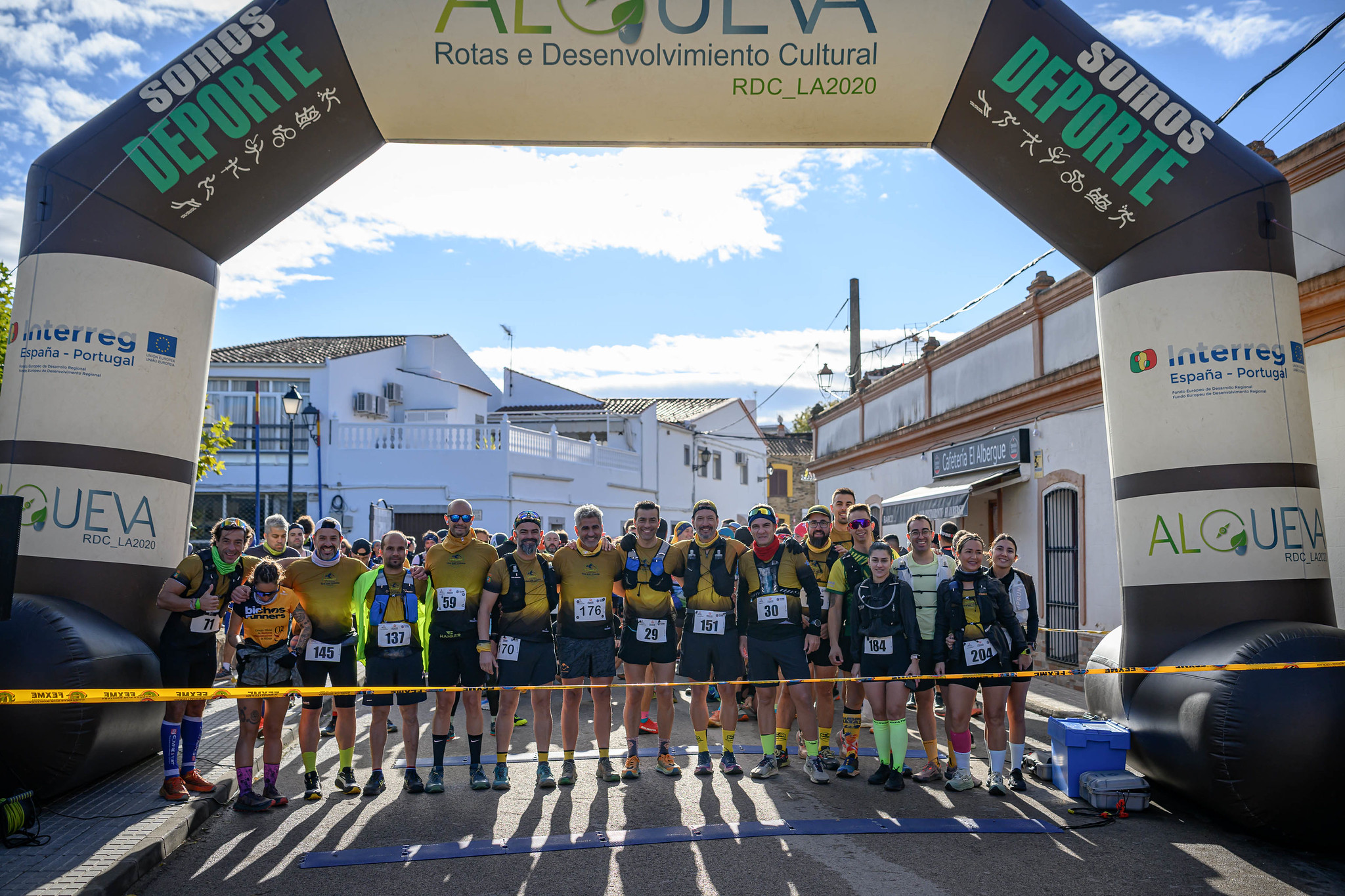 Corredores en la línea de salida del Desafío La Codosera
